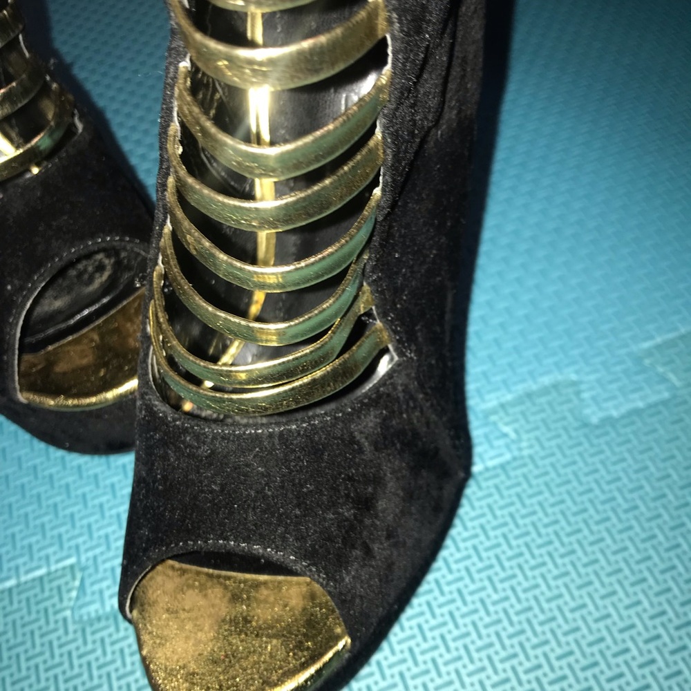 Cute Toe-Out Booties! - Picture 5 of 7